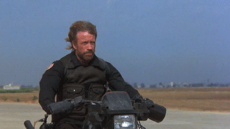 Chuck Norris Motocicleta disparos GIF