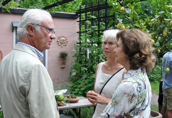 Queen Silvia wore retro floral animal print crop sleeve shirt long sleeve white cardigan blouse at Solliden Castle Park