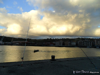 Pescando al atardecer en la desembocadura del Galindo