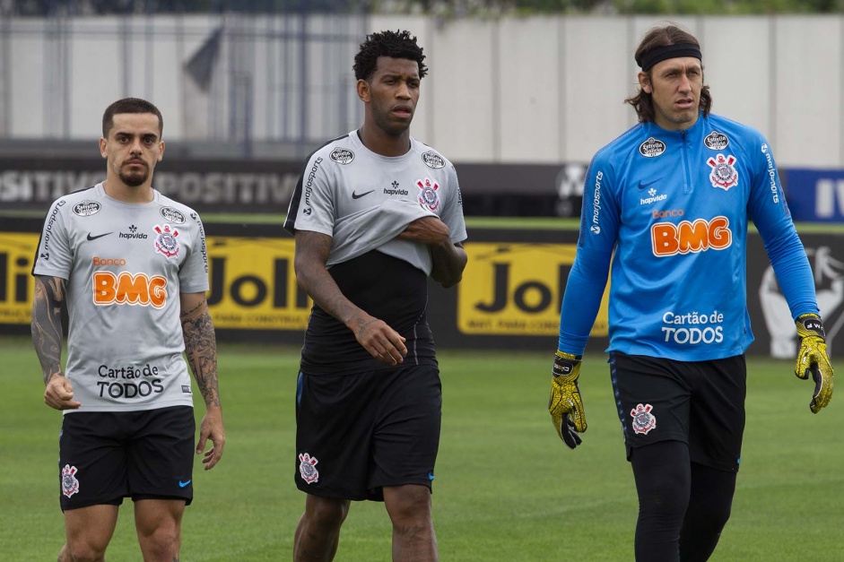 Corinthians planeja reduzir salários mais altos e dispensar quem não se
