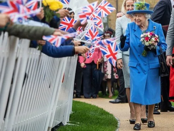 Queen Elizabeth opened the new housing development of Haig Housing. Pearl earring and pearl necklace, diamond brooch