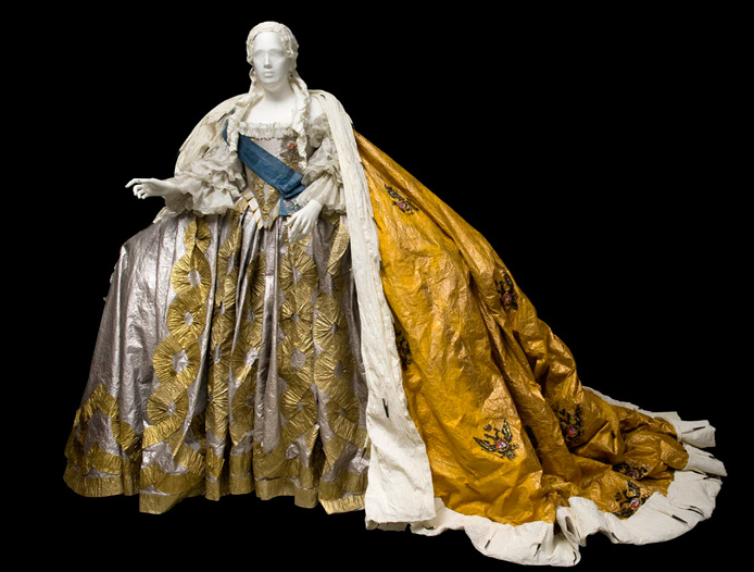 Isabelle de Borchgrave paper couture
