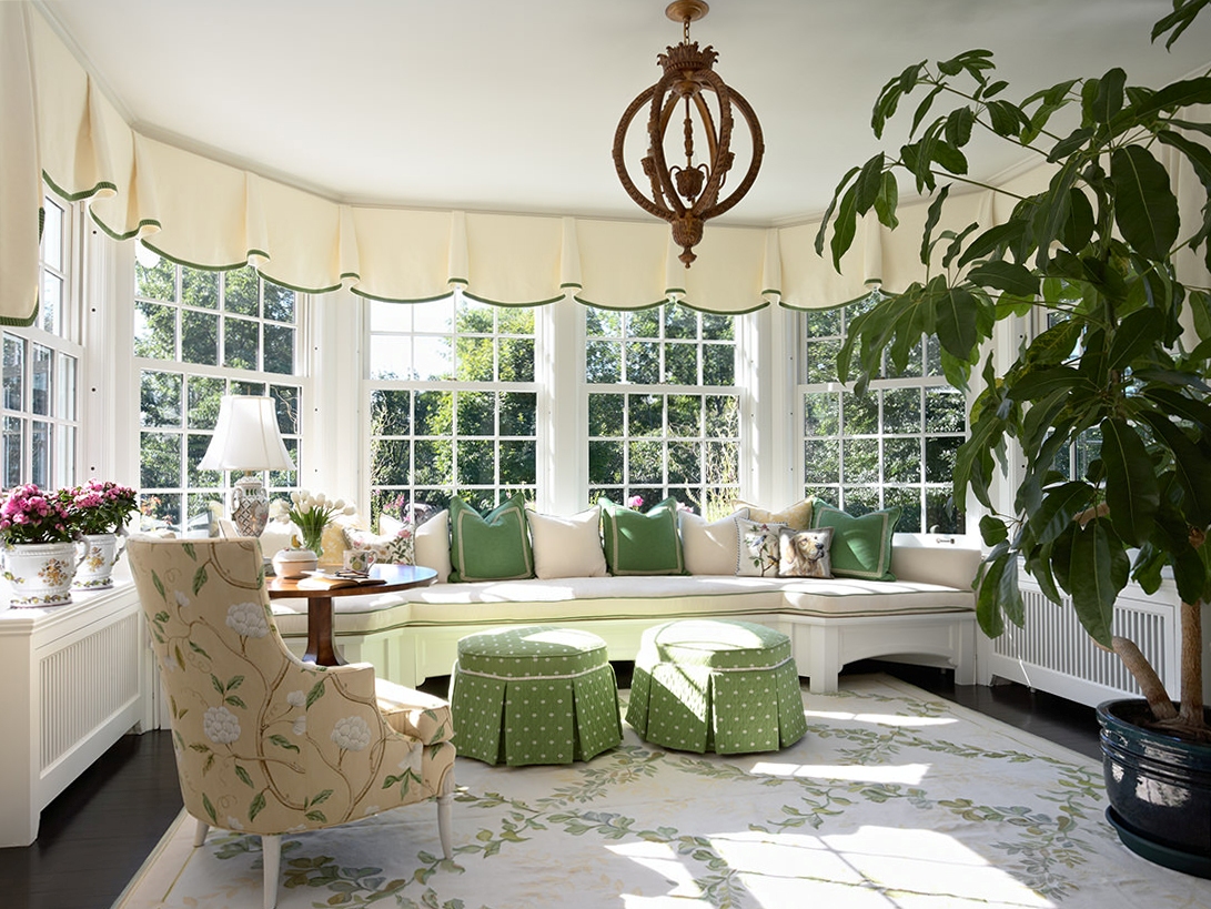 Дизайн спальни с эркером в частном доме