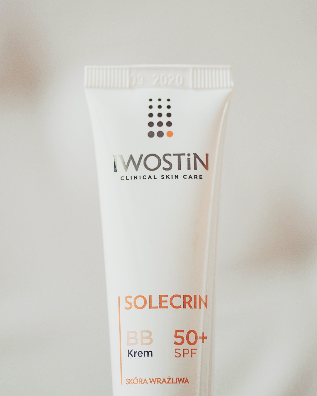 IWOSTIN SOLERCIN BB KREM SPF 50+ krme barwiący krem z filtrem wyrównujący koloryt bb dla skóry trądzikowej