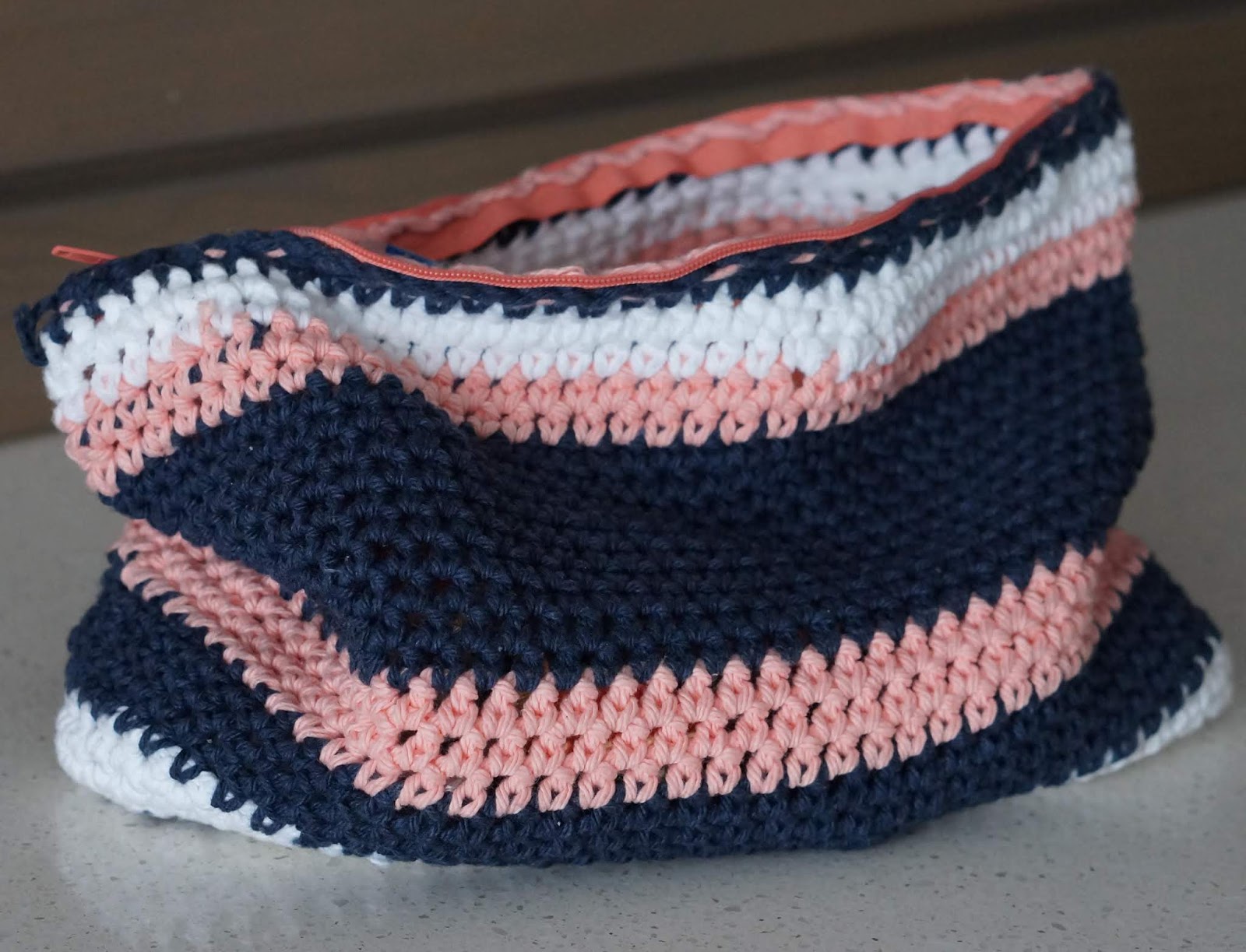 How to crochet a pouch