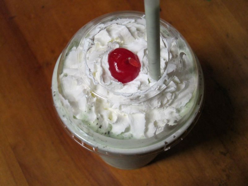Review Jack in the Box Mint Oreo Shake