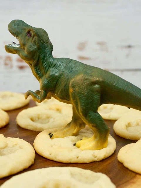 Easy Dinosaur Footprint Cookies