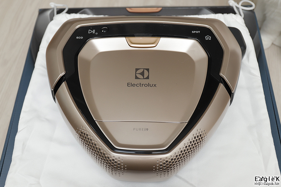 Electrolux PURE i9 robot vacuum cleaner Unboxing EagleK Review