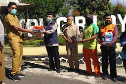 Muhammadiyah Serahkan Bantuan APD Di TPU Giri Darmoloyo Kota Magelang
