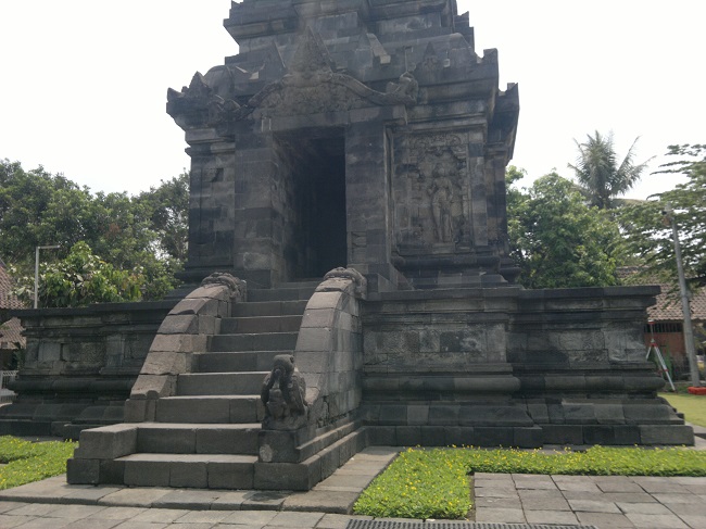 Arsitektur dan Arca Candi Pawon Arsitektur dan Arca Candi Pawon