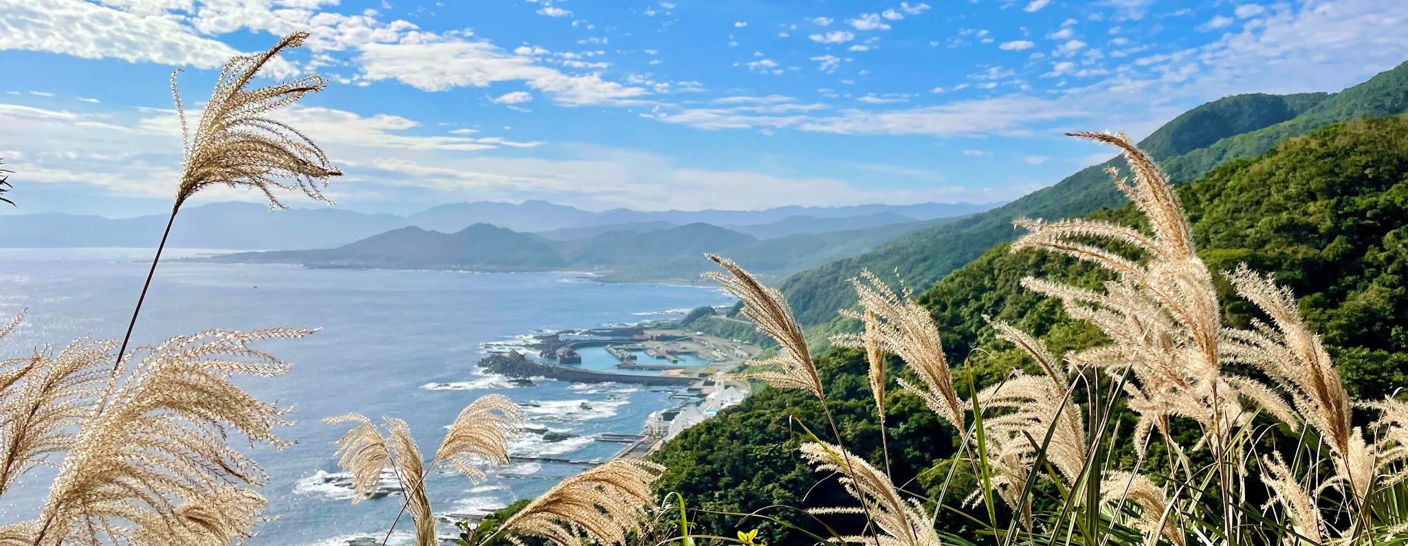 黃金稜線第十稜為龍洞灣攀登和美山