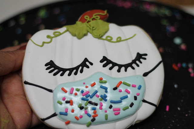 pumpkin with mask decorated cookies @www.thecookiecouture.com