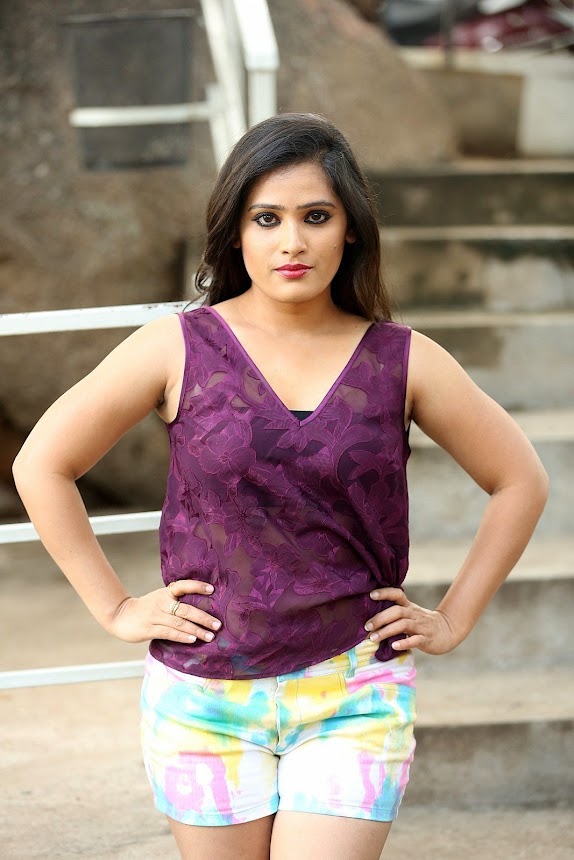 Sri Anusha at Nuvvenduku Nachave Sailaja opening