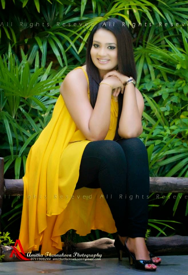 Srilankan Actress: Sexy Sri Lanka Female Singer Surani De Mel