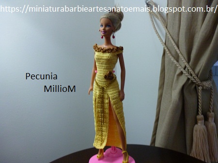 Barbie usando Vestido de Croche Com Fenda Dupla Criado Por Pecunia MillioM1