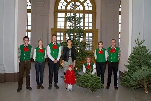 Crown Princess Victoria and Princess Estelle received this year's christmas tree from a group of agricultural students