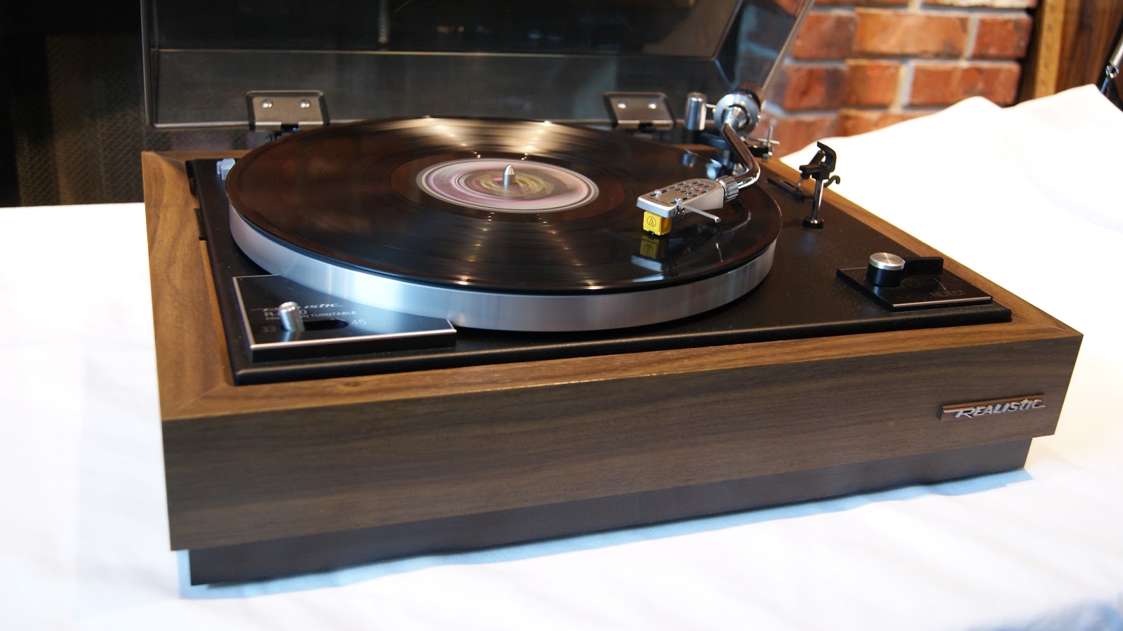 Realistic R8000 Turntable