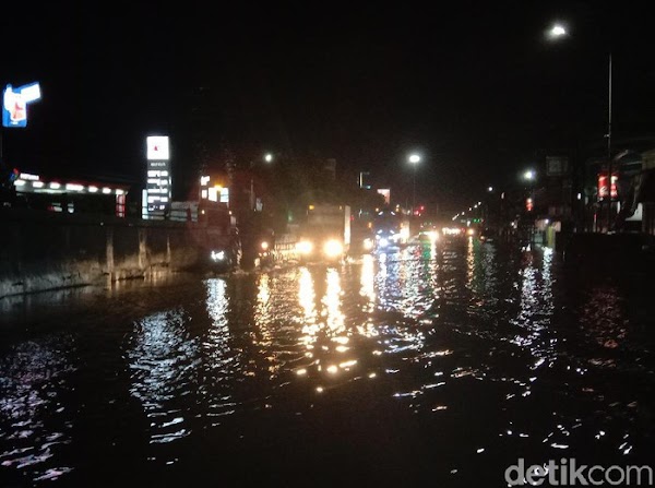 Banjir Berwarna Hitam-Berbau Busuk di Kudus Meluas ke Jalur Pantura