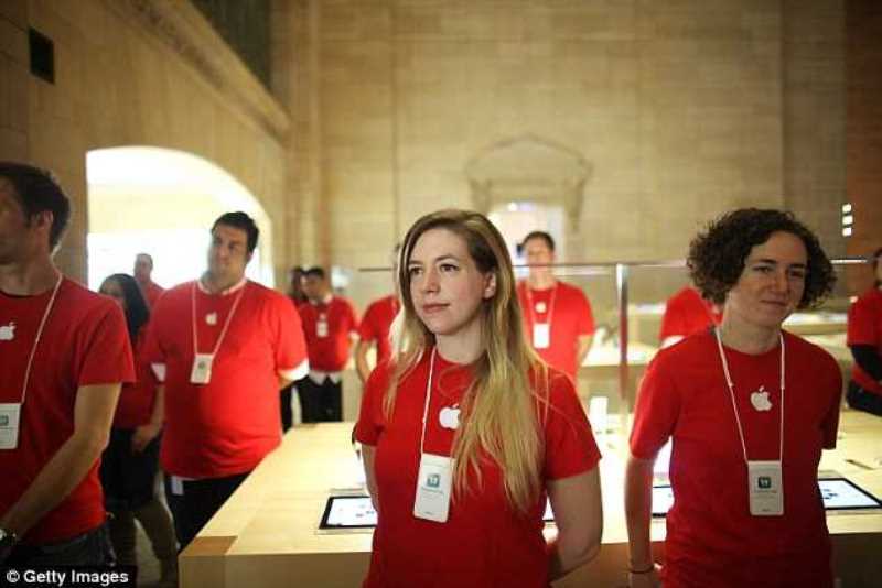 Bộ đồng phục Apple màu đỏ