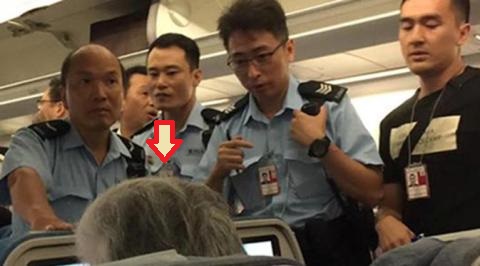 AROGAN : Penumpang Ini Lempar Pramugari dengan Botol Isi Jus. Ini Kelanjutanya. AROGAN : Penumpang Ini Lempar Pramugari dengan Botol Isi Jus. Ini Kelanjutanya.