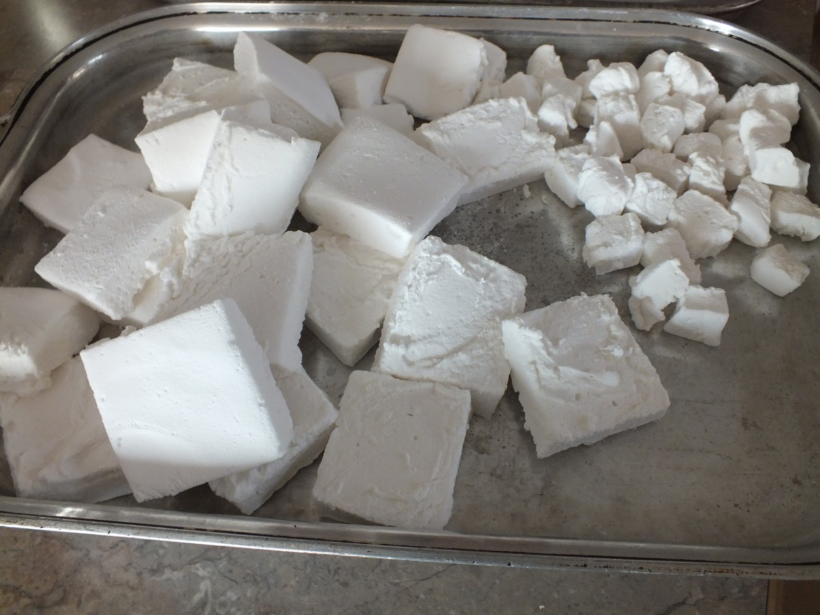 straythreads What is the fluffy white stuff?