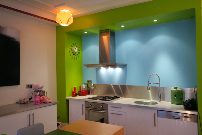 On met l'accent sur la couleur de peinture pour salon On met l'accent sur la couleur de peinture pour salon