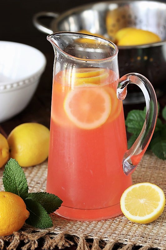 How to Make Pink Lemonade  The Kitchen is My Playground