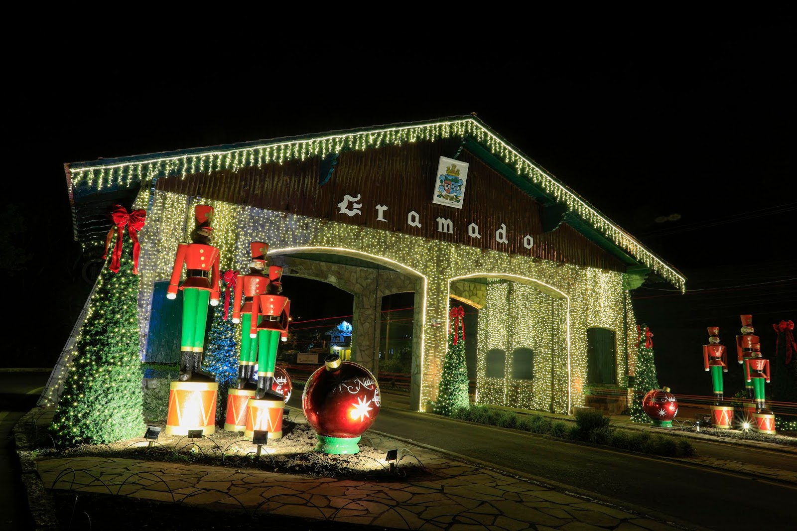 Gramado ilumina a cidade com o início do Natal Luz nesta quinta (26) - São  Marcos Online