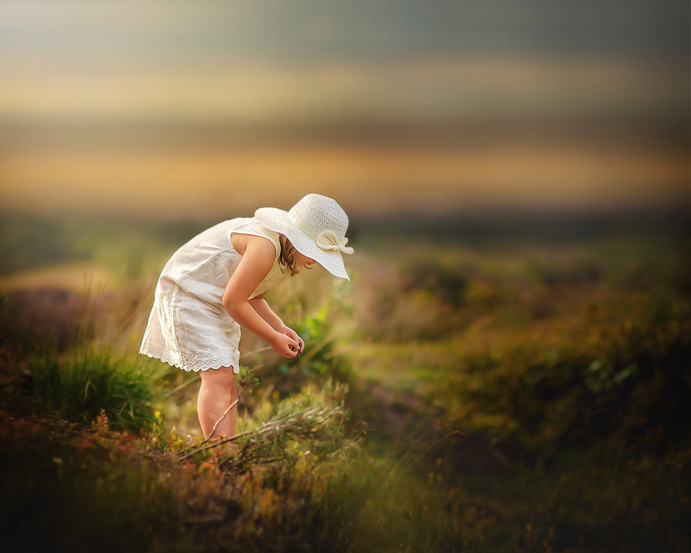 image of a girl on the moor by Willie Kers of GlamourKidz Photography the netherlands