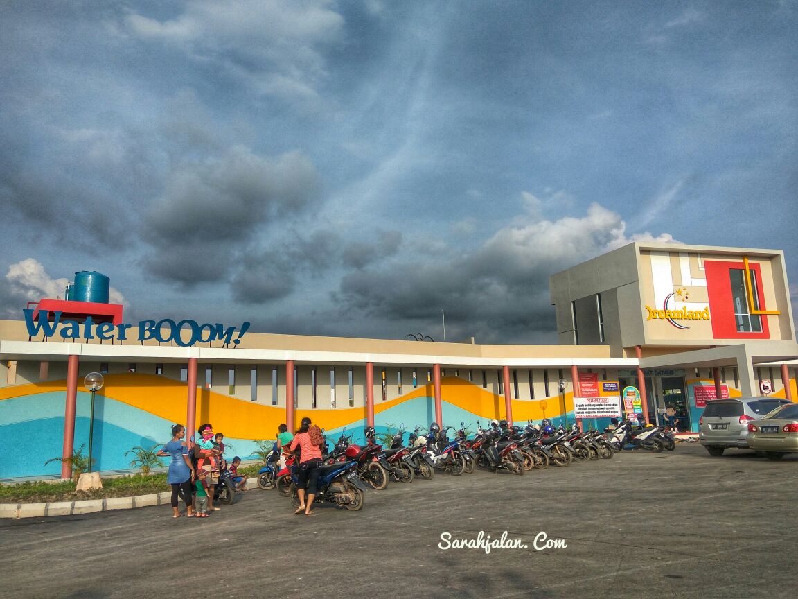 Water Boom Dreamland Batam Resmi Dibuka Untuk Umum - Sarah ...