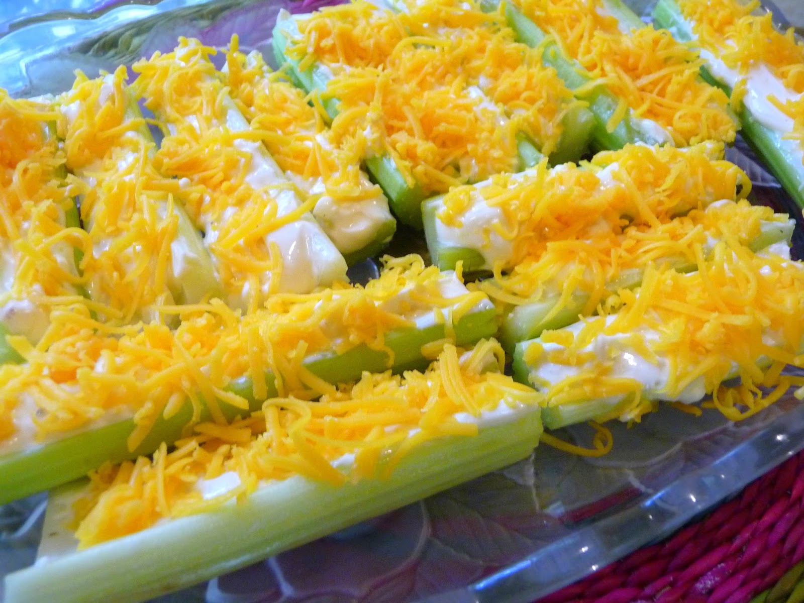 SPLENDID LOWCARBING BY JENNIFER ELOFF STUFFED CELERY STICKS
