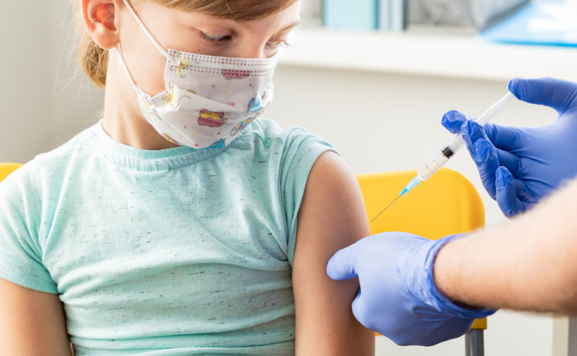 Mortes de crianças aumentam 44% após vacinas no Reino Unido, mostram dados