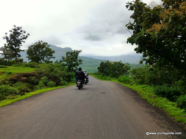 Scenic monsoon bike ride to Malshej Ghat from Pune