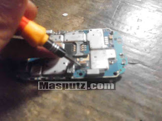 memasang trackpad ke socket