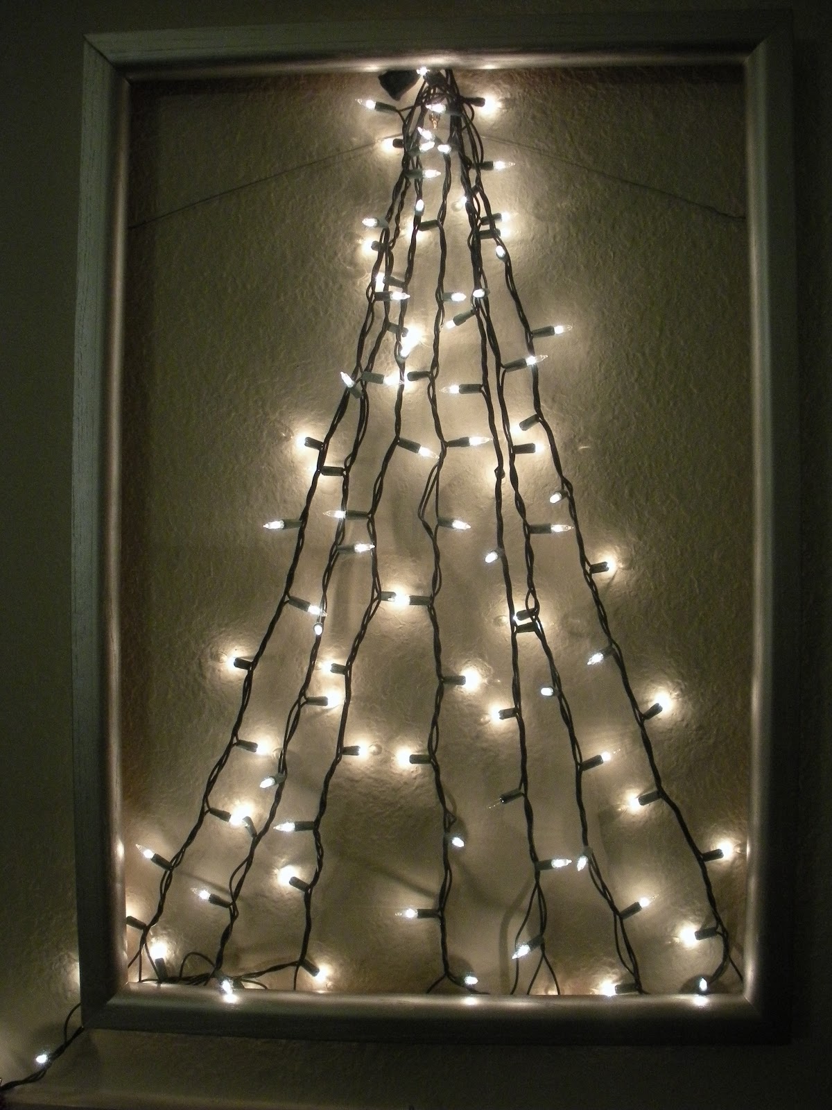 Domestic 360: Christmas Tree Decorating on the Cheap! - Alternative