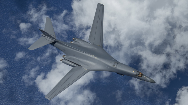 Vì sao Nga phải cần tới 3 tiêm kích Su-35 để đánh chặn máy bay ném bom B-1B Lancer của Mỹ? Vì sao Nga phải cần tới 3 tiêm kích Su-35 để đánh chặn máy bay ném bom B-1B Lancer của Mỹ?