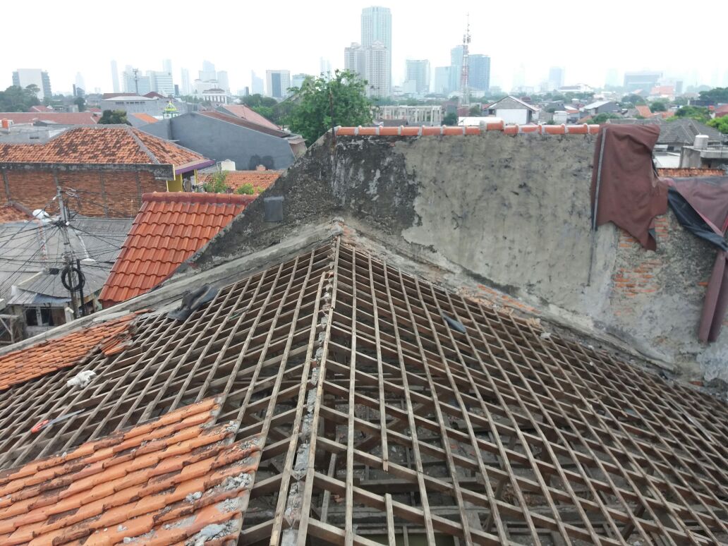JASA BONGKAR ATAP DAN PASANG ATAP BAJA RINGAN TANGGERANG