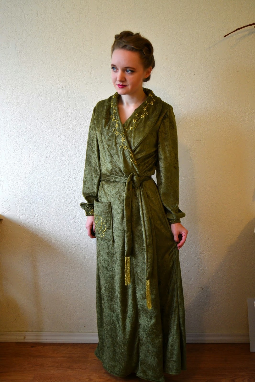 Flashback Summer:  Sew For Victory 2.0 2014 Project, 1940s Vogue 9384 velvet robe