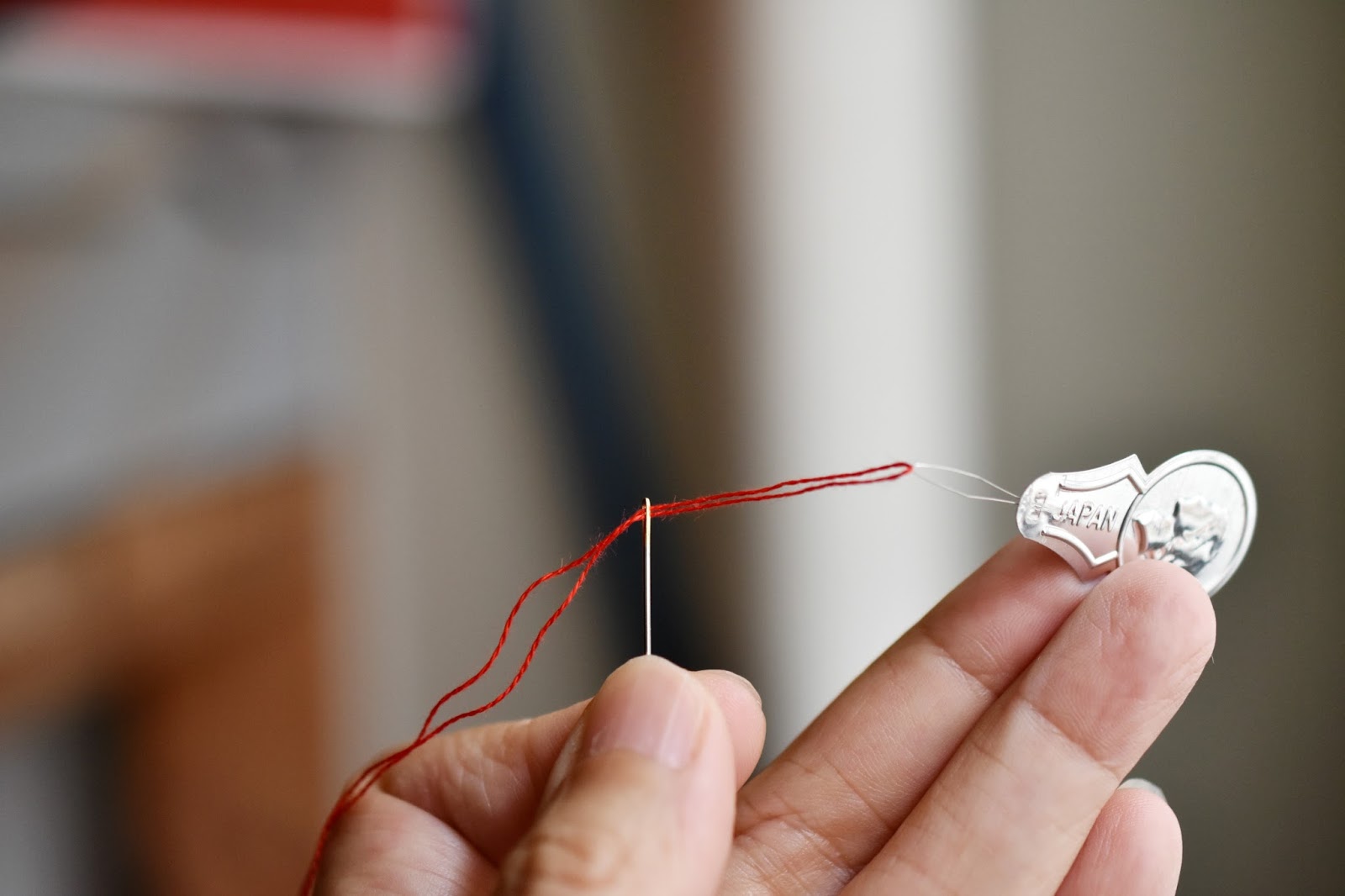 Threading a needle Projects by Jane