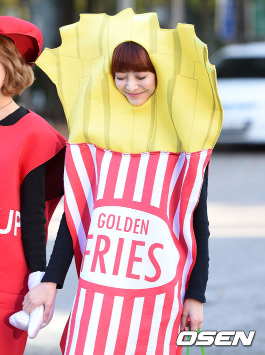 오늘자 멜로디데이 뮤뱅 출근길 할로윈 코스튬.jpg | 인스티즈