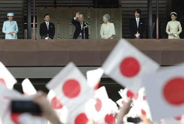 Princess Masako, wife of Crown Prince Naruhito; Naruhito; Akihito; Empress Michiko; Prince Akishino, Akihitos second son; Princess Kiko, Akishinos wife; and Princess Mako, Akishinos daughter