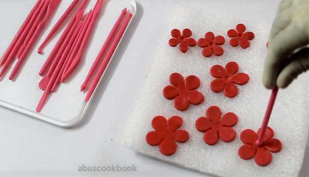 Fondant Flowers Tutorial | Edible fondant flowers | Easy fondant ...