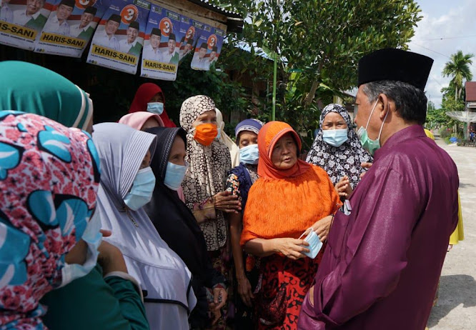 abdullah sani bersama warga parit deli