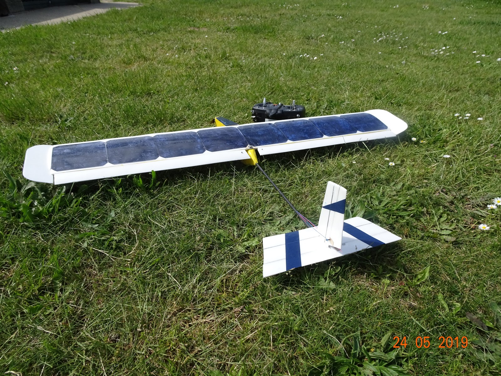 EZ Solar Glider: EZSolarGlider4 : Plus facile ?� construire et plus performant