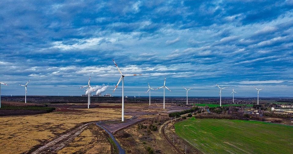 Sumber Energi Terbarukan dan Pemanfaatannya - ETS WORLDS