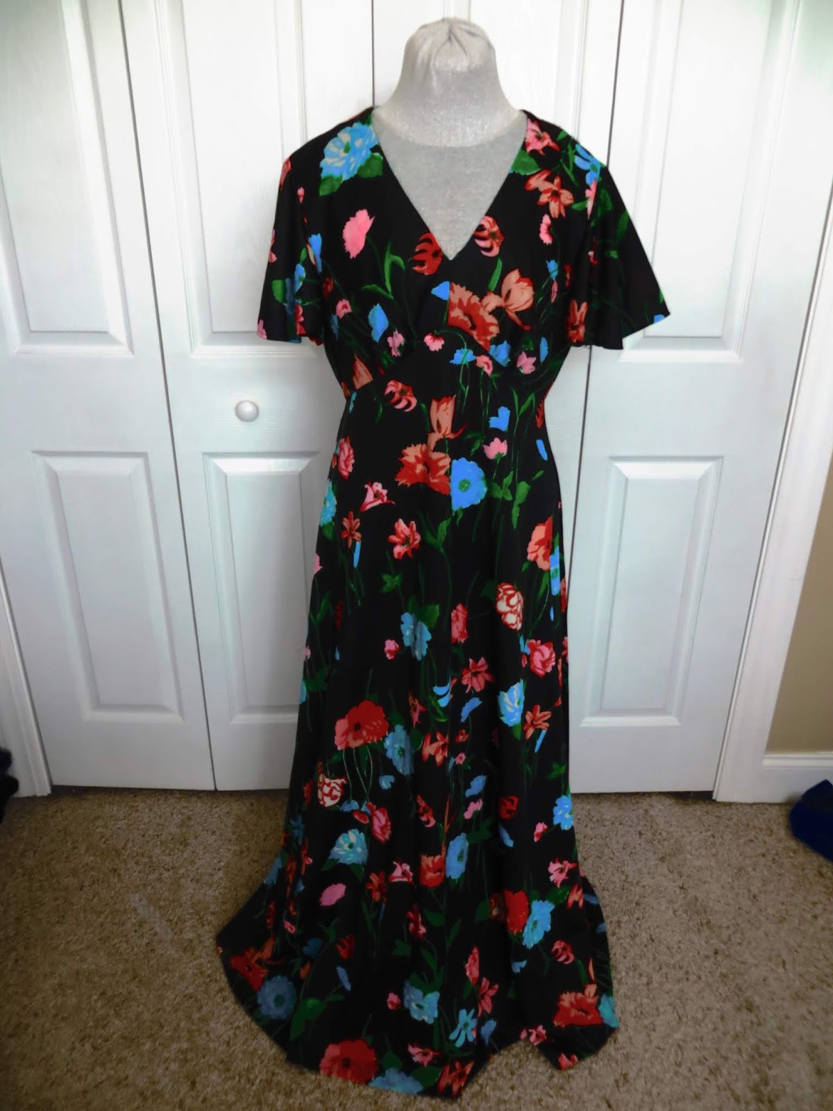 The Confident Journal: Refashioning: A 70s Floral Dress into a Tailored ...