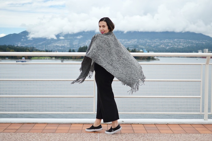 Le Chateau Italian yarn poncho, culottes and turtleneck blogger Vancouver
