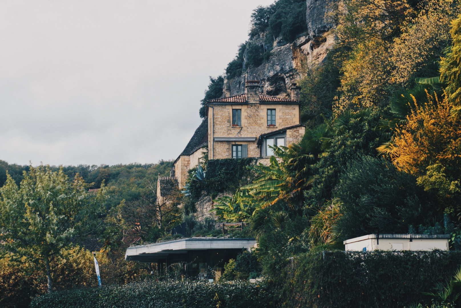 maison suspendue dordogne