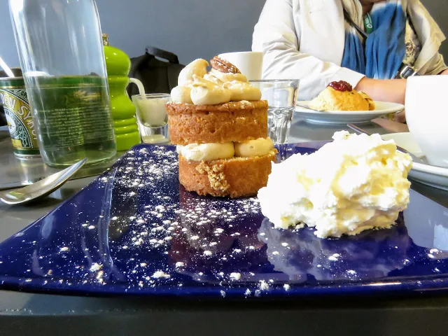 Best places to eat in West Cork Ireland: Coffee cake and cream from Kalbos Cafe in Skibbereen