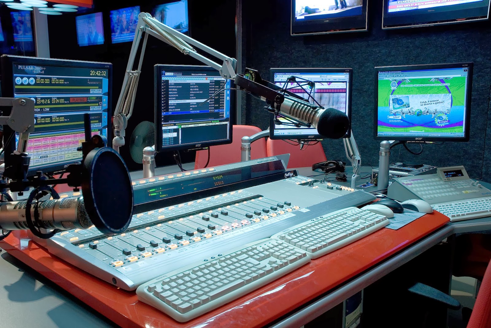 Sintonia Radiofônica Modernos Estúdios de Rádios Brasileiras